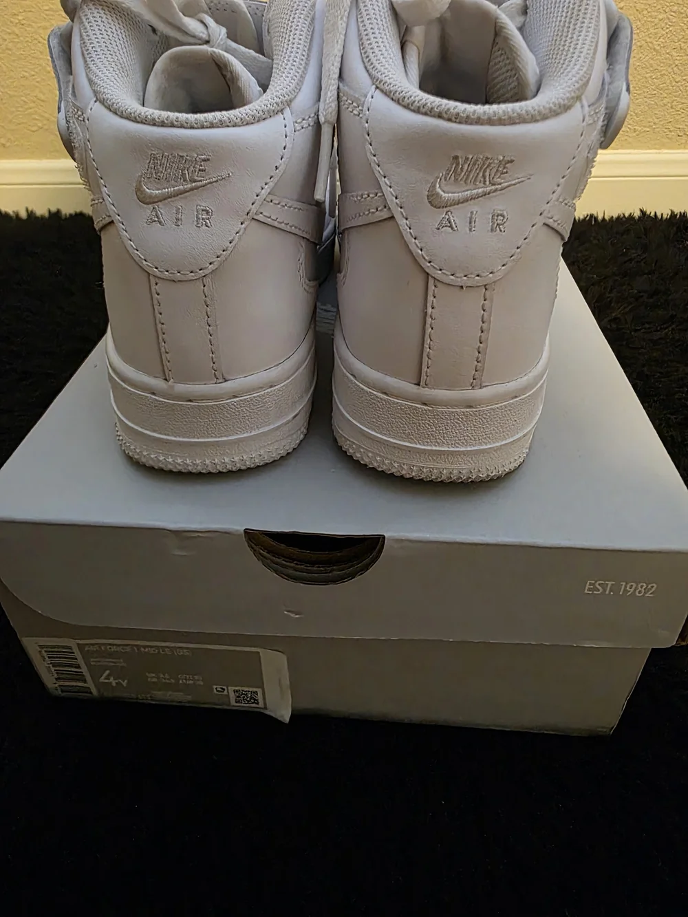 Nike Air Force 1 Mid White Unisex Kids US 4 Mid Top Leather Strap Sneaker